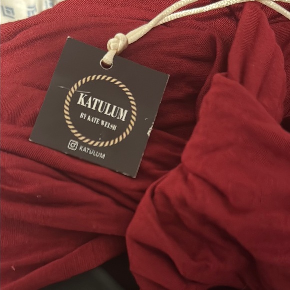 Elegant Red Halter Dress - Picture 3 of 4